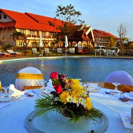 Daosavanh Resort & Spa Hotel Savannakhet Bagian luar foto