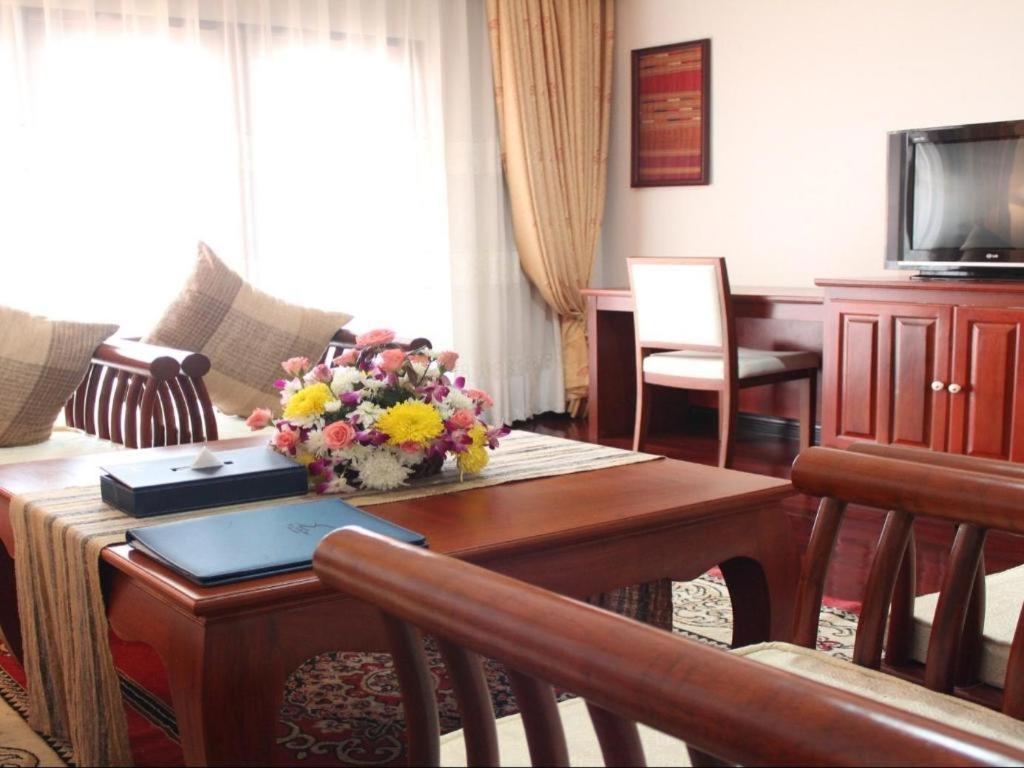 Daosavanh Resort & Spa Hotel Savannakhet Bagian luar foto