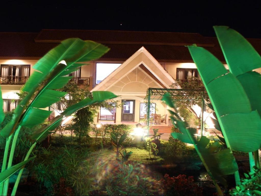 Daosavanh Resort & Spa Hotel Savannakhet Bagian luar foto