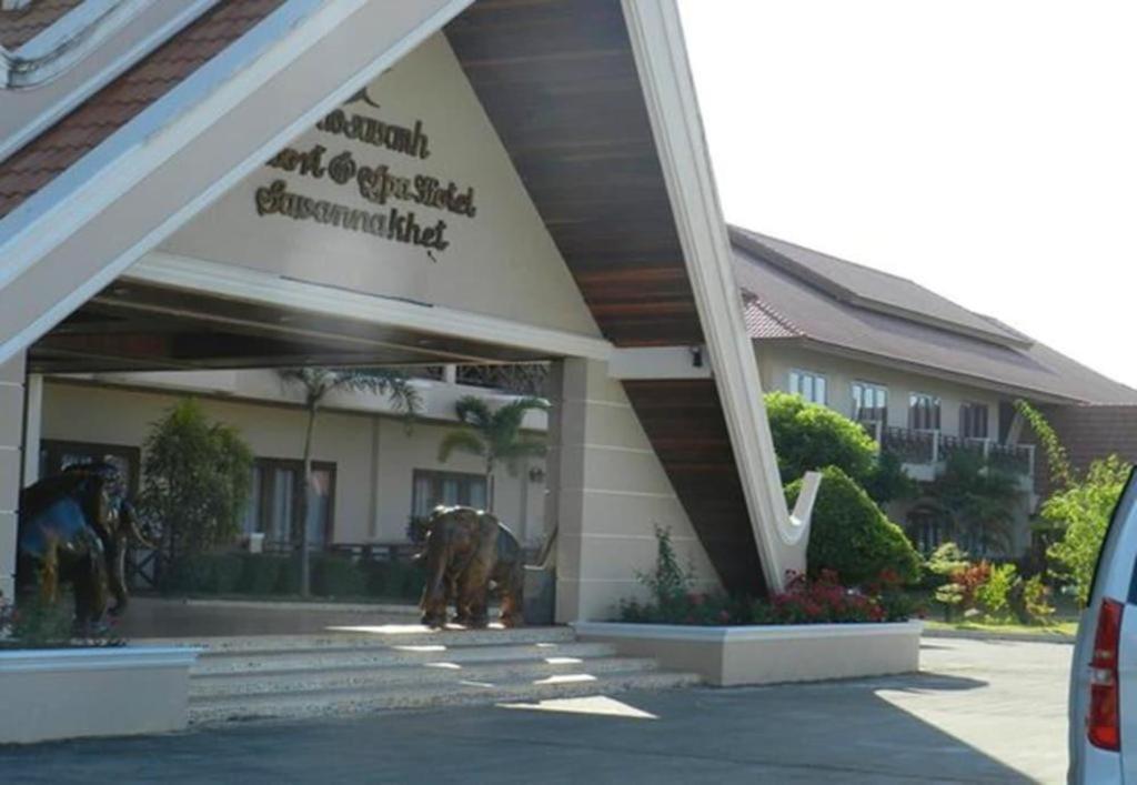 Daosavanh Resort & Spa Hotel Savannakhet Bagian luar foto