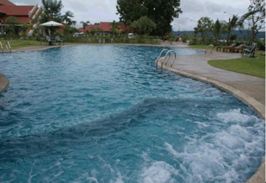 Daosavanh Resort & Spa Hotel Savannakhet Bagian luar foto