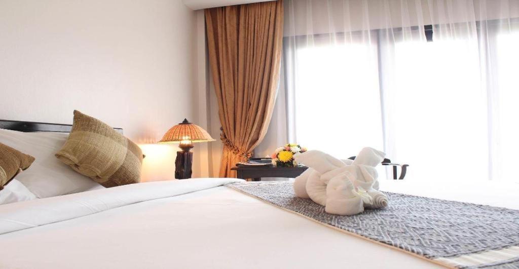 Daosavanh Resort & Spa Hotel Savannakhet Bagian luar foto