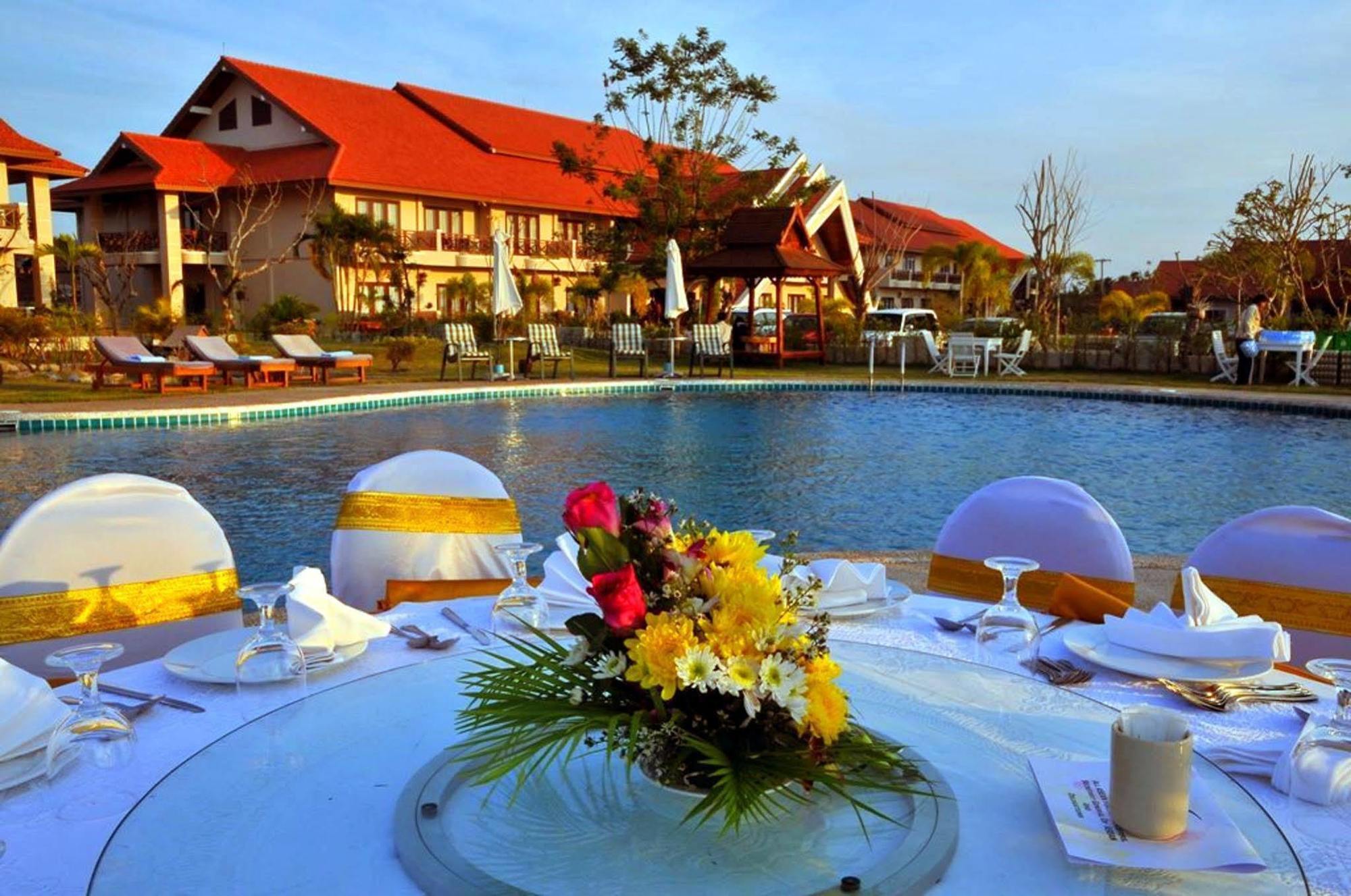 Daosavanh Resort & Spa Hotel Savannakhet Bagian luar foto